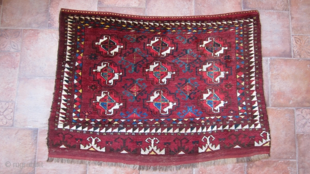 Superb Turkoman Middle Amu-Daria (MAD) chuval. 19th century. In very good condition with just one pen-tip tiny hole. All natural dyes. Fantastic design elements. Size is 130 X 94 cm.   