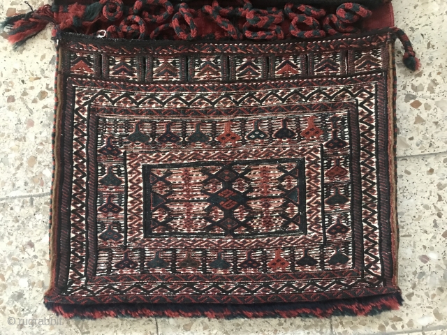 Bakhtiari khorjin in fine condition,Size:101x57 cm                           