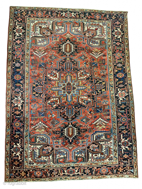 Wonderful Heriz Carpet , great condition and wonderful colours, size 308x225 cm 10.2x7.5 ft                   