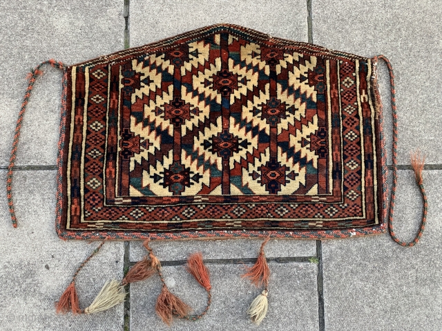 ca.1900 Turkmen Yomut Asmalyk has great colours and good condition except a small damage right top corner, size:46x70 cm              