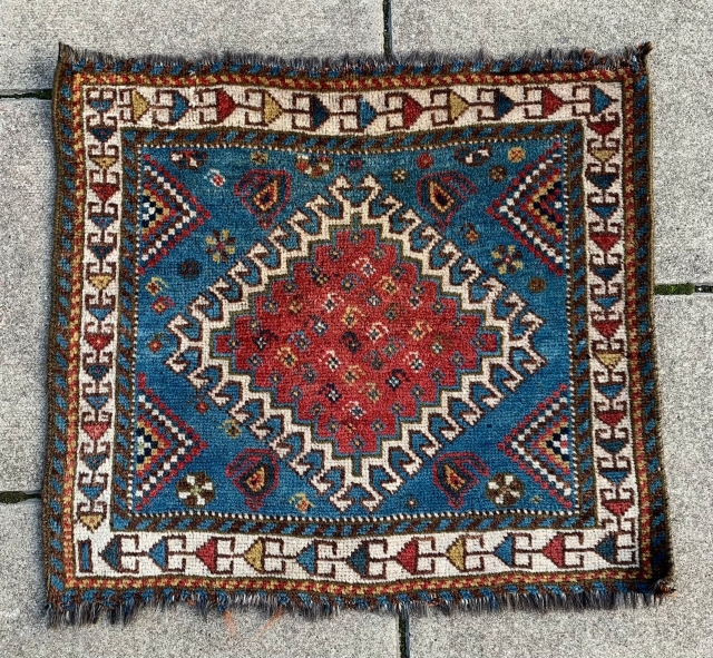 Persian Qashqai rug
53x59cm       1.7x1.9 ft                      