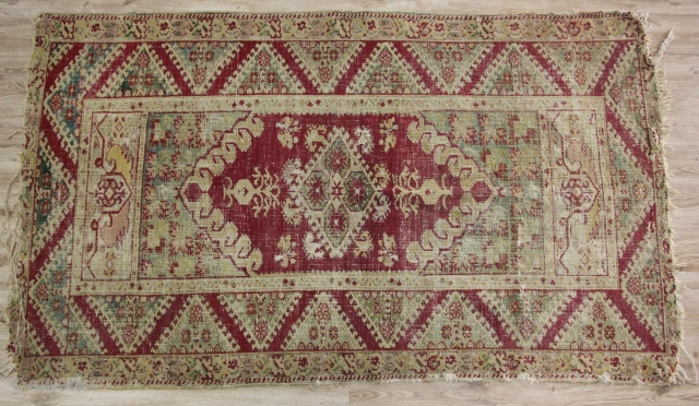 19. century Anatolian Gordes 2,16m x 1,25m Nice colors.                        