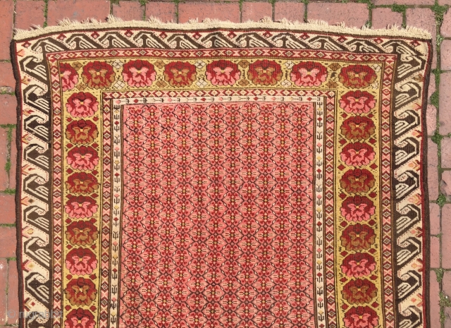 Seychour Rug circa 1900
Dimensions : 220 x 130 cm                        