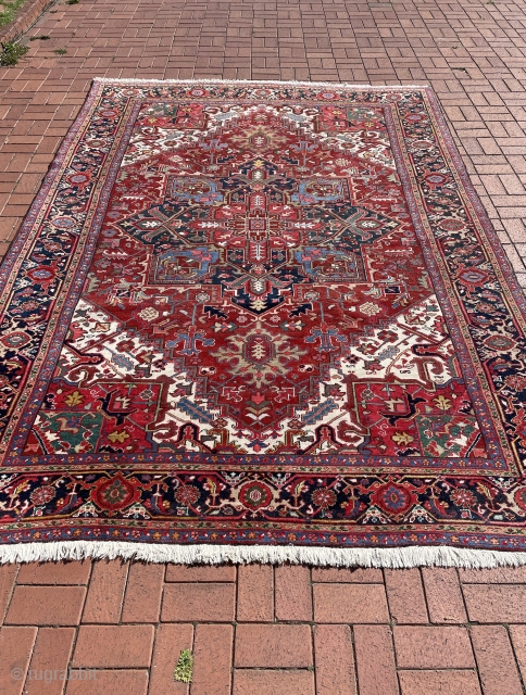 Circa 1920 Heriz carpet, charming colors and fine weaving. Size : 330 x 235 cm                  