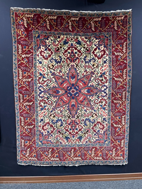 Small Heriz rug circa 1930, good condition. Size : 190 x 143 cm                    