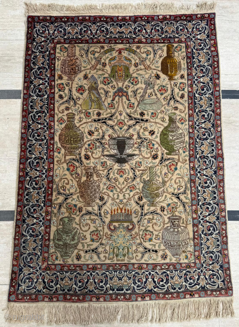 Persian Isfahan rug. Size 100 x 142 cm. Great condition. please send me direct mail.

halilaydinrugs@gmail.com                  