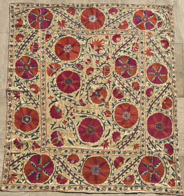Early 19th Century Bukhara Suzani Size: 117x132 cm
Please contact directly. Halilaydinrugs@gmail.com                      