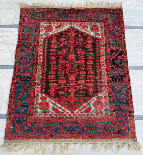 Late of the 19th-century Komurcu Kula rug. Size 145 x 183 cm. Please send me direct mail.
halilaydinrugs@gmail.com
Instagram - @halilaydinrug