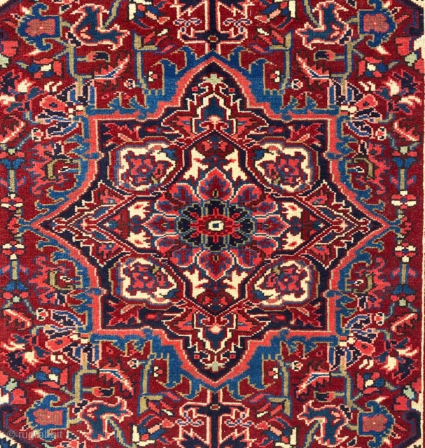 Small Format Heriz Rug Size: 142x195 cm                          