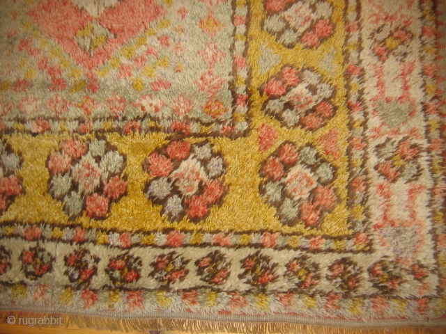 Beautiful Tülü From Konya tribal . Size 1,75cm x 1,10cm                       