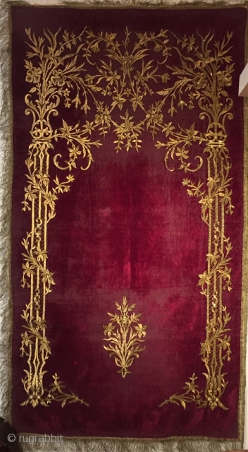 Ottoman velvet embroider palace prayer rug 19th century silk and silver thread,Gold-plated. Thank you.
                   