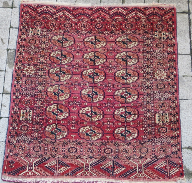 Small Tekke rug (Turkoman) with good colors and shiny wool,good condition.size(115x108cm)                      