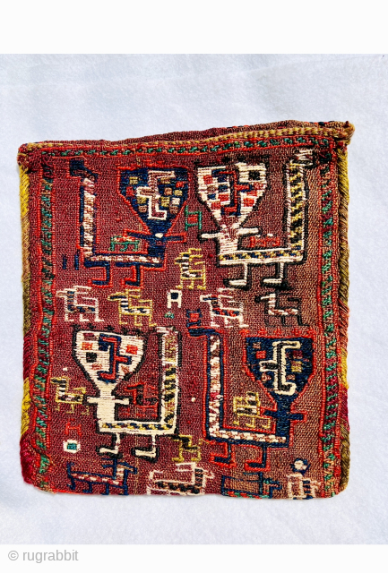  amazing design Qashqai chanteh circa 1870 in very good condition size 40×38cm wool on wool all good natural colors             
