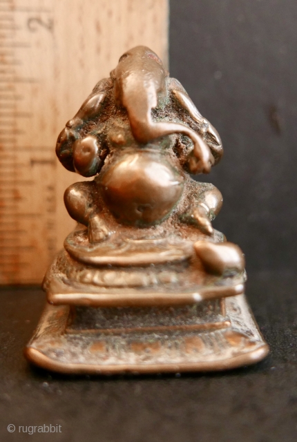 18th c Hindu icon 'GANESH';  bronze;  1 3/4"H or 4.4cm

'Ganesh' is the Hindu 'god of beginnings',  'remover of obstacles',   he takes precedence at the opening of rites  ...