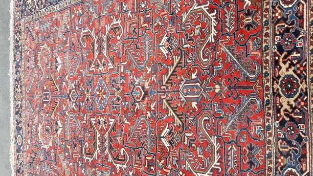 Persian old Heriz Serapi rug
Size 300/230cm
                           