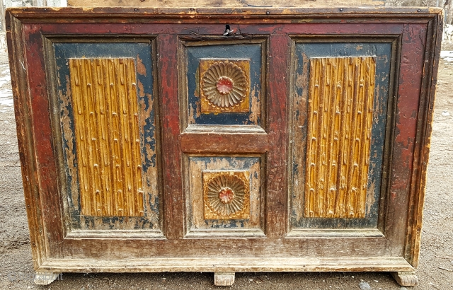 Central anatolia,Cappadocia (gelveri)
Old chest.                             