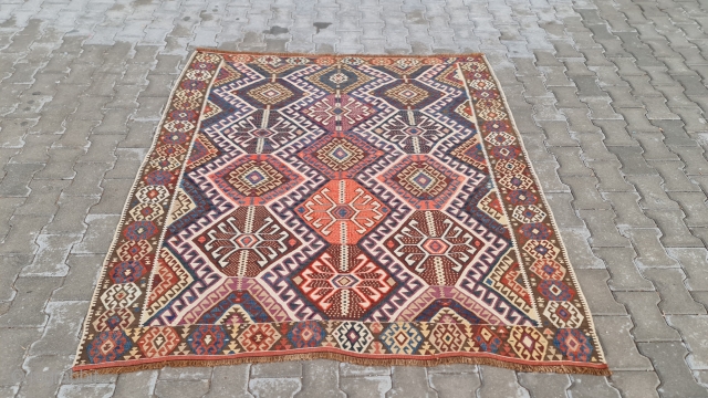 Size : 171 x 183 cm ,
East anatolia.                         