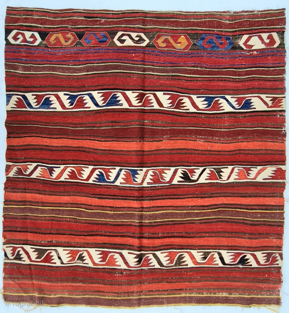 Size:155×160cm,
Central anatolian kilim, Cappadocia...
Primitive rug...
All natural dyes...                          