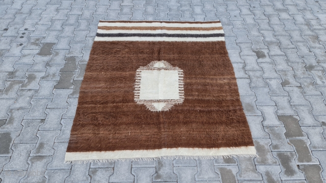 Size : 134 x 160 (cm),
East anatoli, Natural wool .
Blanket .                      