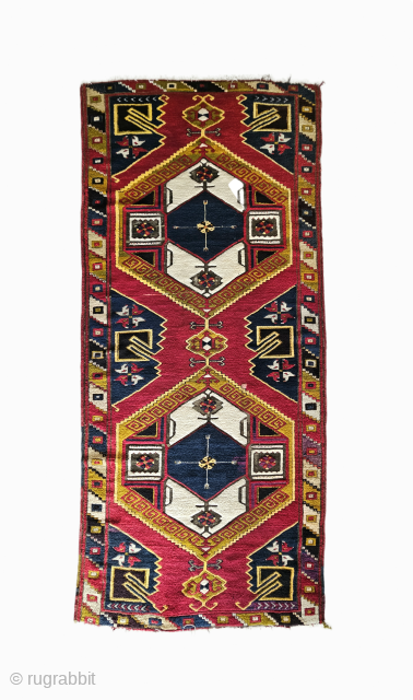 Central anatolia, Konya .
Approximate size: 120x250 cm
Late 19th-Century Konya Treasure
A magnificent masterpiece straight from the heart of Anatolia—likely originating from the Karapınar region of Konya. Dating back to the late ...