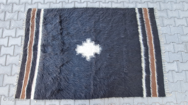 Anatolian Goat Hair (Angora Wool) Siirt blanket. Size : 136 x 205 (cm).                    