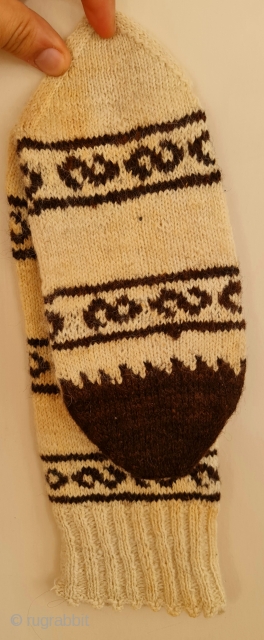 Natural wool .
Central anatolia region .
Socks .                          