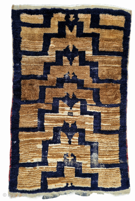 Size ; 110 x 180 cm
Central anatolia, Konya (Karapinar)
Angora goat wool.
Detailed information Dm (direct message)
arisoylarmobilya@gmail.com