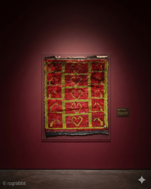 Size ; 133 x 165 cm
Central anatolia, Cappadocia(tulu art..)
Close your eyes and imagine...
A rare piece of history right on your wall: a Tüylü rug from the 1890s, originating from the mystical heart ...