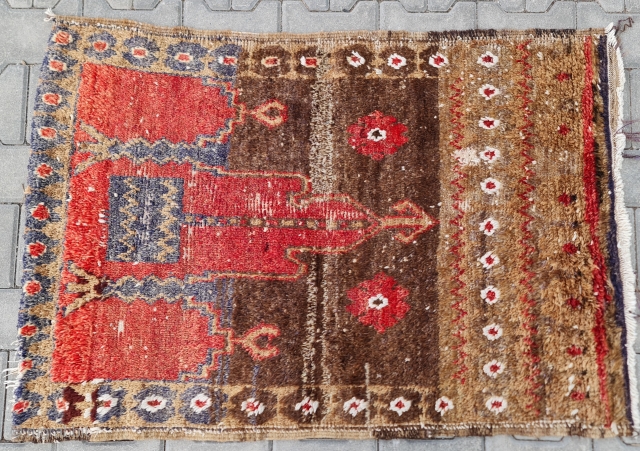 Size : 80 x 115 cm ,
Central anatolia, Cappadocia.
Prayer rug .                      