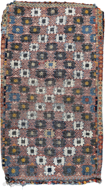 Size ; 43x75 cm
East anatolia, Maras or Reyhanli.
Dowrybag
Detailed information Dm arisoylarmobilya@gmail.com