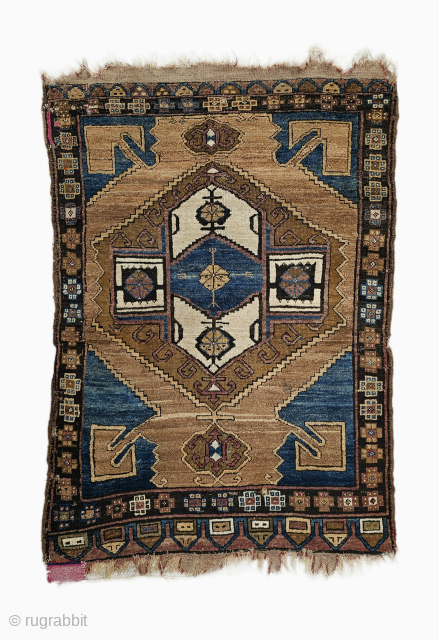 Size ; 116 x 158 cm
Central anatolia, Konya (Karapinar)
Camel wool ...
Detailed information Dm arisoylarmobilya@gmail.com