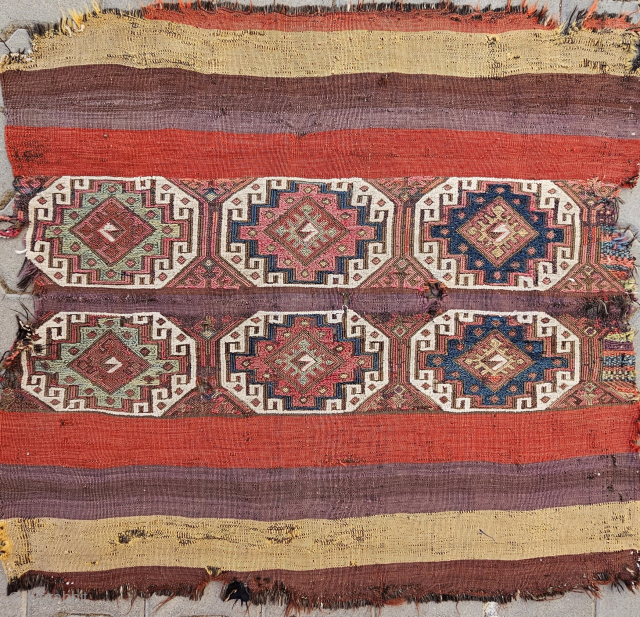 East anatolia, Reyhanli tribe 
Size ; 100x110 cm                         