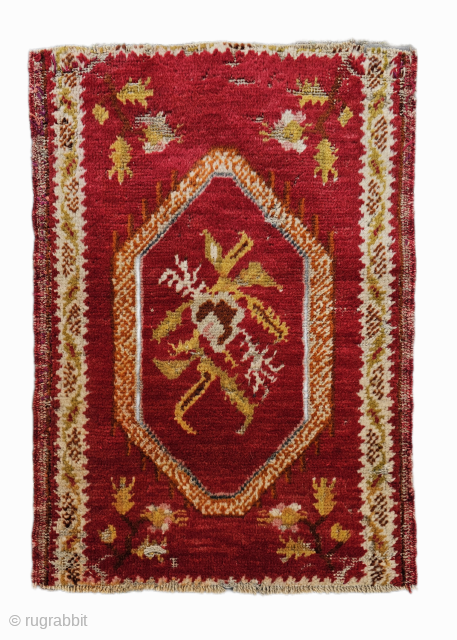 Size ; 53 x 75 cm
West anatolia , Ghordes yastic 
For detailed information Dm ''direct message''
arisoylarmobilya@gmail.com                 