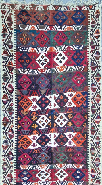 Size : 161x360 cm,
Central anatolia, Konya(Cihanbeyli) .
Wonderful apricot and purple color. Interesting symbol that has never been used and is in the corner...          
