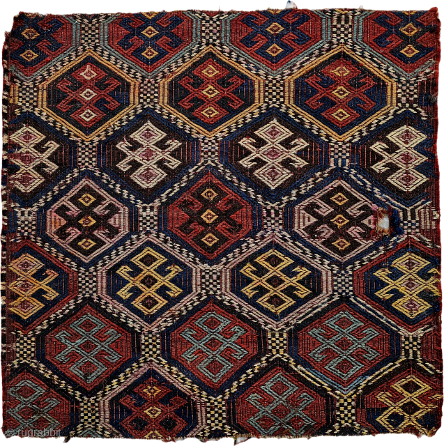 Size ; 60x65 cm
Old Verneh or Reyhanli tribe .
arisoylarmobilya@gmail.com                        