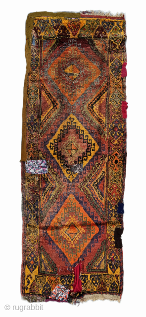 Wandering through the narrow streets of Ürgüp, a gentle voice called out from an old stone mansion with small balconies: "My son, I have hand-woven carpets, are you interested?"
"Yes.
"We have a few ...