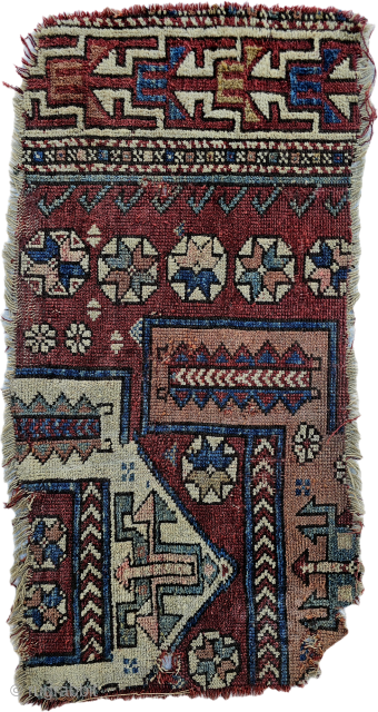 Size; 52 x 106 cm
West anatolia , Bergama 
Early fragment 

arisoylarmobilya@gmail.com 

vintagerugsra51@gmail.com                     