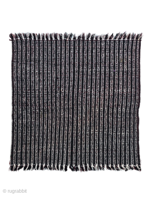 Size ; 92x94 cm
Central anatolia, Sivas (Gürün)
Old Armenian textile.
Detailed information Dm arisoylarmobilya@gmail.com