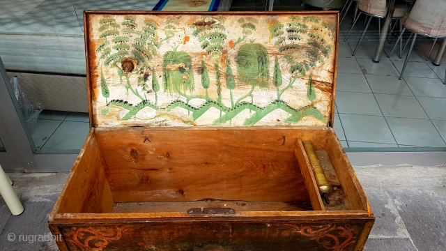 Middle anatolia (cappadocia),
Old chest !                            