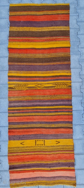 Size : 73 x 257 cm ,
Central anatolia, Cappadocia.                        