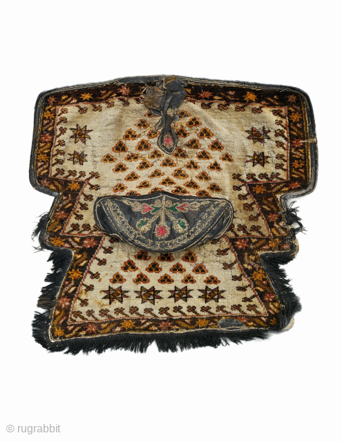 Central anatolia, Cappadocia (mucur)
Horse saddle / Cintamoni motif ..

Detailed information Dm arisoylarmobilya@gmail.com                     