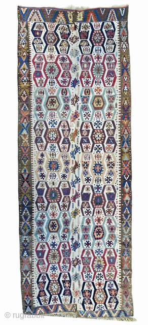 Size ; 153 x 400 cm
Central anatolia, Cappadocia (Aksaray)
Early 1800

Detailed information Dm 

arisoylarmobilya@gmail.com                    