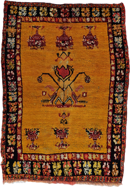 Size ; 110 x 155 cm
Central anatolia, Sivas (zara)
Could be Armenian made .                    