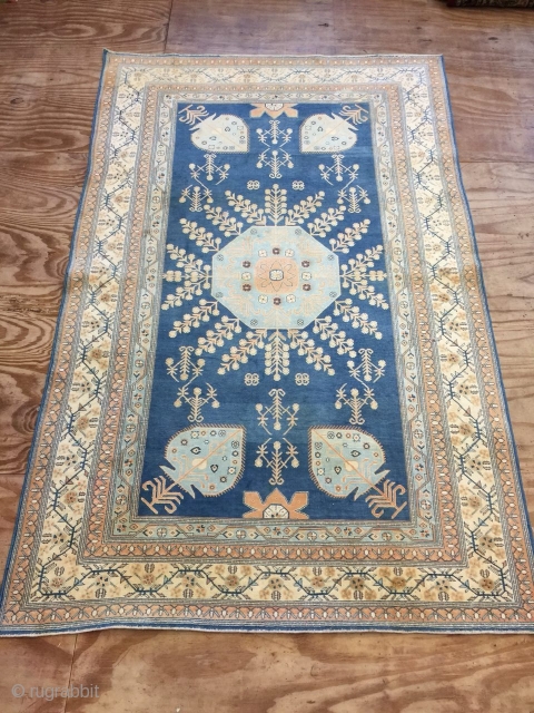 Antique handmade Rare Indian Agra rug,full cotton,lovely design and colours,good pile,All in natural,somewhere is old repaired,
Around 80 years old,Summer Rug,Size:220cm by 137cm           