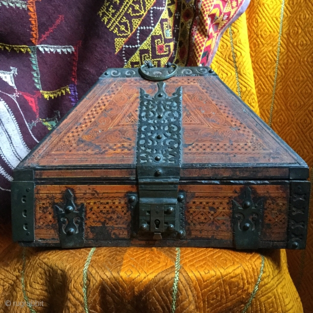 Fantastic Orissa jewelry box,very good condition Cm.27x34x26                          