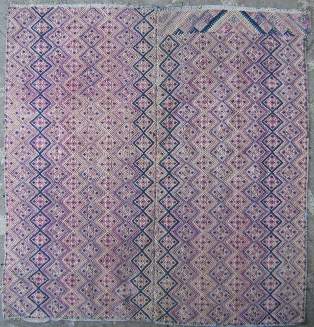  Beautiful Zhuang baby blanket,in good condition,fantastic embroidery,cm.69x70                         