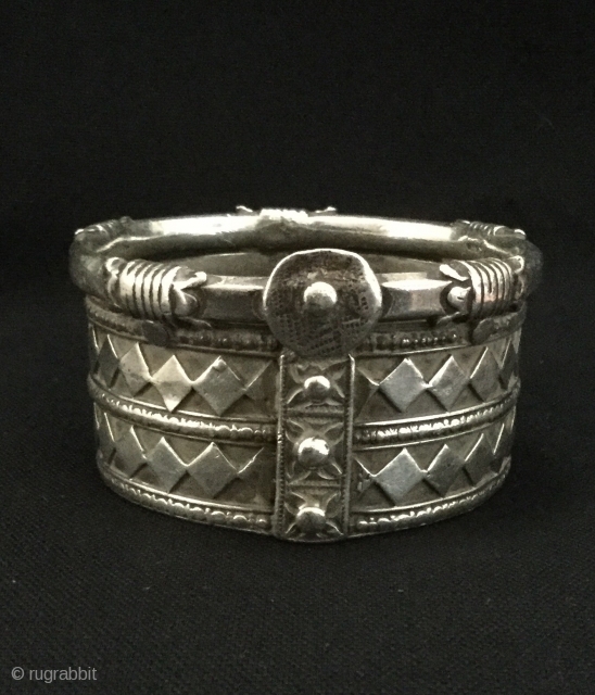 Antique rigid silver cuff, kambi-kadla,Gujarat,India ,165g.                           