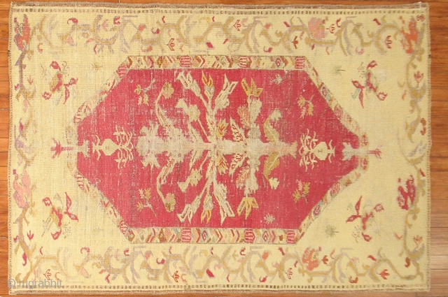 Turkish Ghiordes 3'10'' x 6'

https://jdorientalrugs.com/turkish-ghiordes-rug/id/8216                            