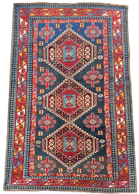 Caucasian Shirwan 19th century 

160 x 108 cm 

Fine quality Shirwan 

www.anatoliantappeti.com

info@anatoliantappeti.com                     