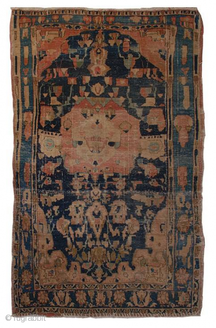  Isfahan rug.
very rare. the pattern didn't followed the predesignated pattern.
97* 150 cm                    